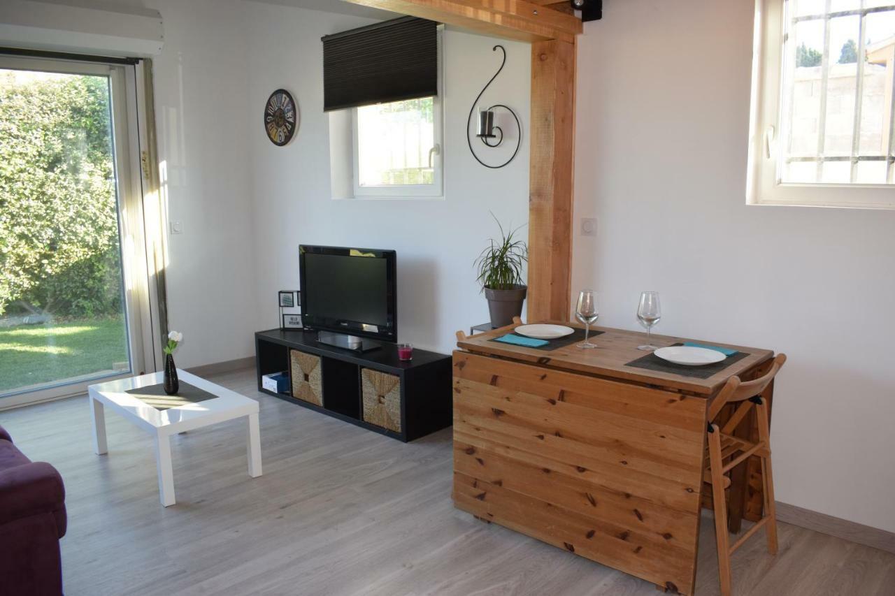 Appartement Loft Le Mistral avec SPA extérieur en saison à Maillane Extérieur photo